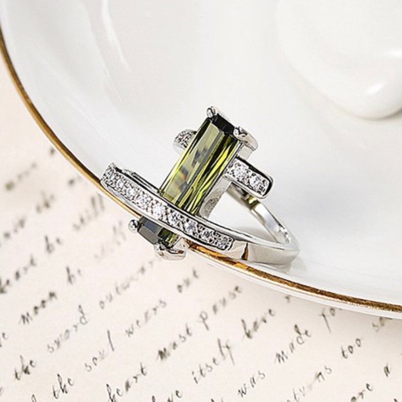 New Green Geometric Cubic Zirconia & Crystal Ring - Picture 9 of 14
